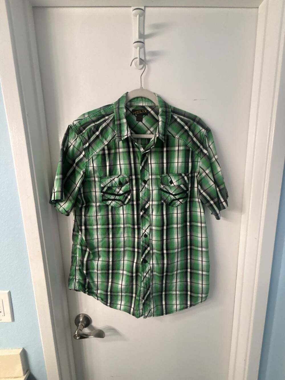 Helix Men's Short Sleeve Green and Black Plaid Button Up Shirt size XL